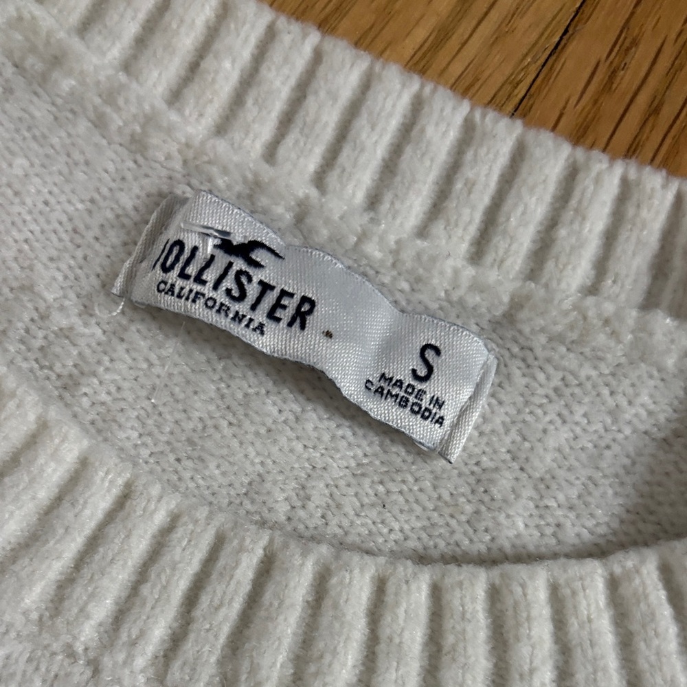 Hollister Winter Cream and Tan Crewneck Sweater, NWOT - Picture 2 of 5